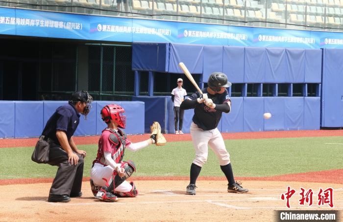 400余名两岸棒球兄弟聚浙江绍兴 绿茵场上以球会