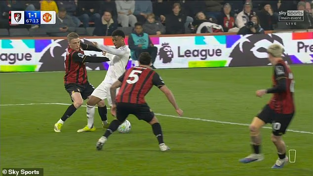 曼联怒斥VAR误判 点球争议成欧冠争夺关键