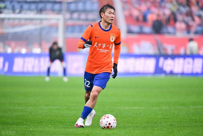 山东泰山主场迎战大连英博，争胜关键战