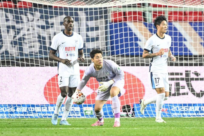 山东泰山主场迎战大连英博，争胜关键战