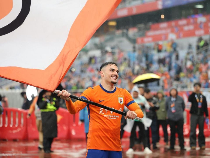 山东泰山主场迎战大连英博，争胜关键战