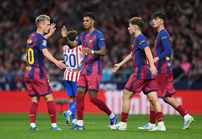 巴萨中锋人选引热议 奥尔莫伪九号成关键变量