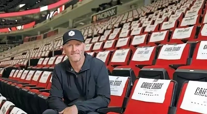 开拓者主帅斯普雷特或因低薪遭解雇 邓顿决策引