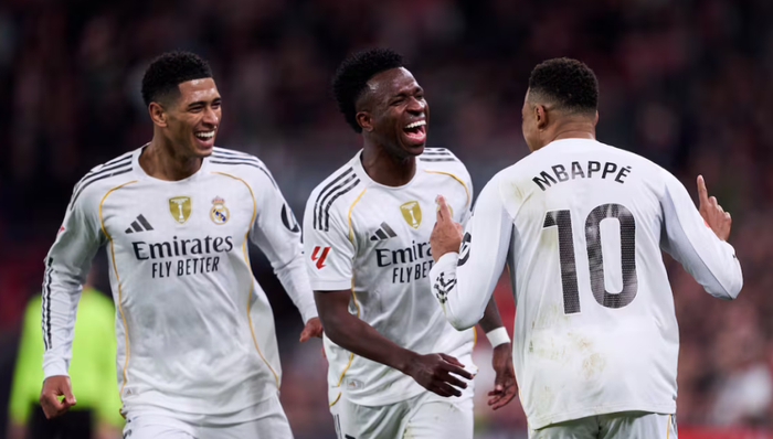 皇马拜仁欧冠对决高层互动和谐 球迷争议引热议